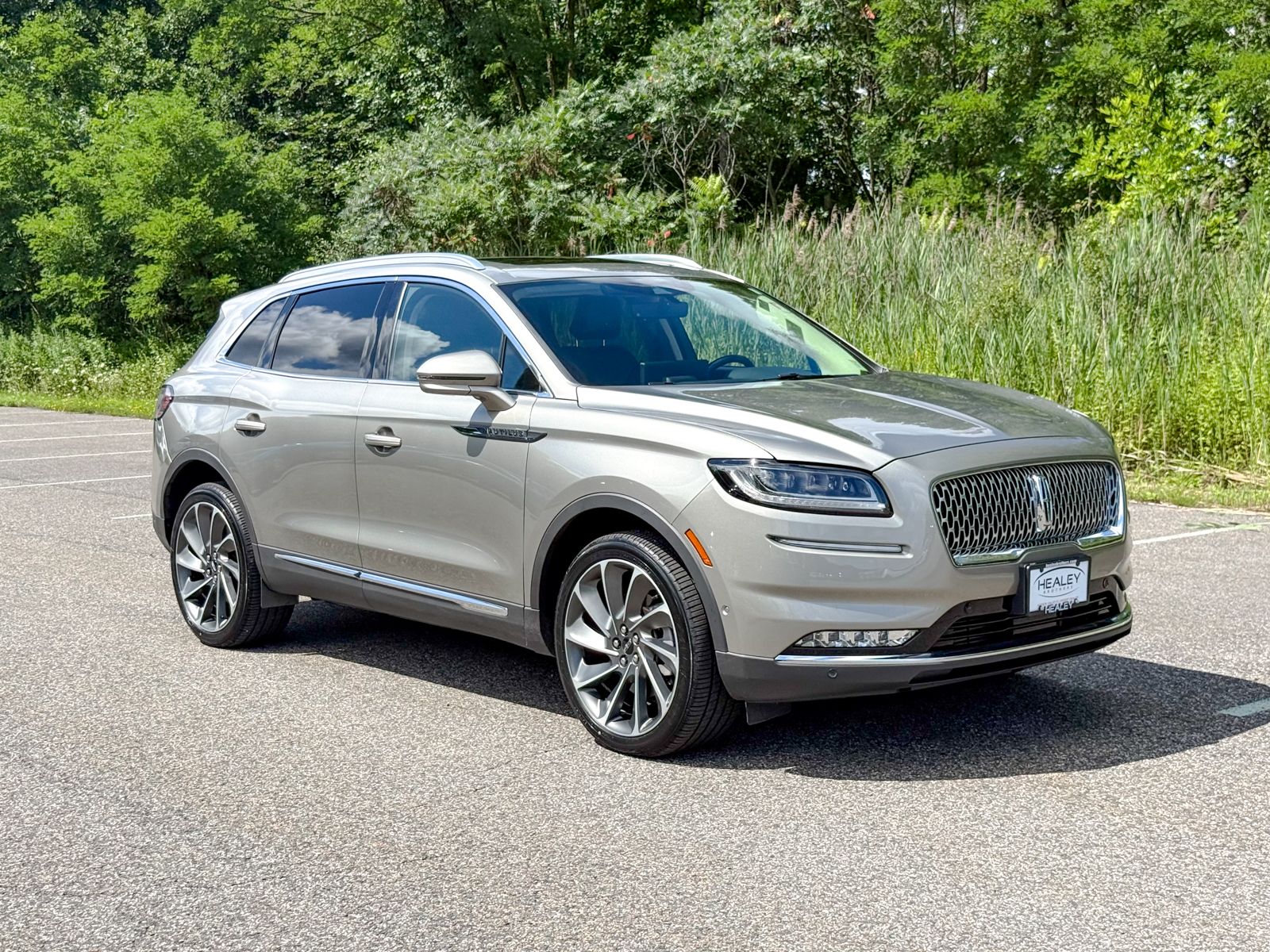 Photo view of 2023 Lincoln Nautilus in Tan