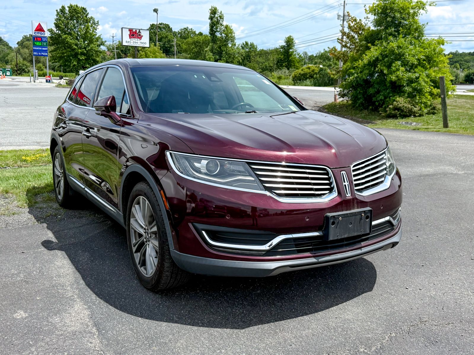 Photo view of 2018 Lincoln MKX in Red