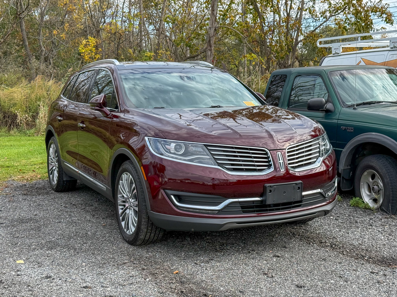 Photo view of 2017 Lincoln MKX in Red