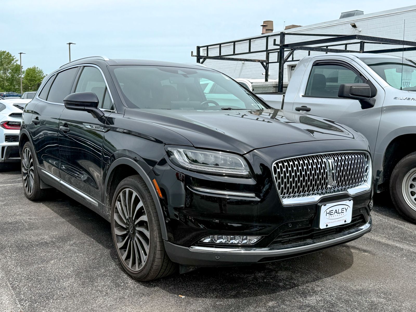 Photo view of 2023 Lincoln Nautilus in Black