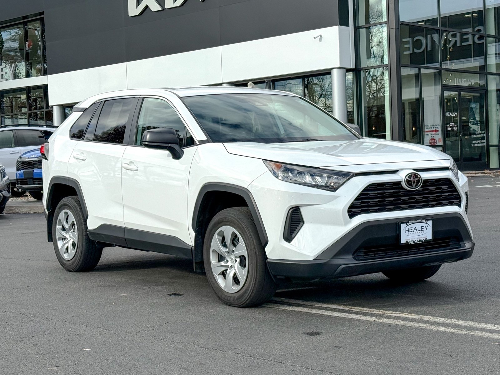 Photo view of 2022 Toyota RAV4 in White