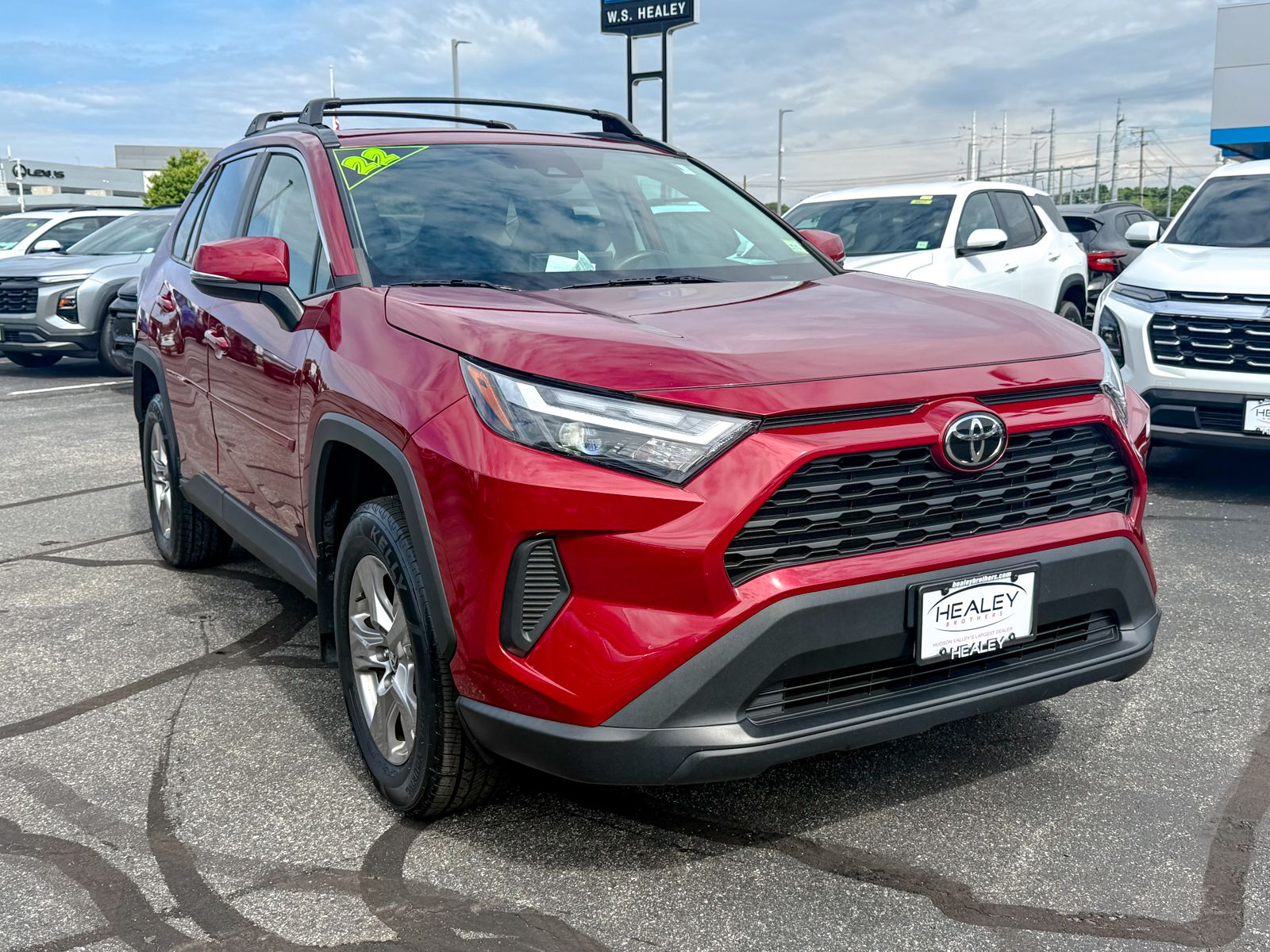 Photo view of 2022 Toyota RAV4 in Red