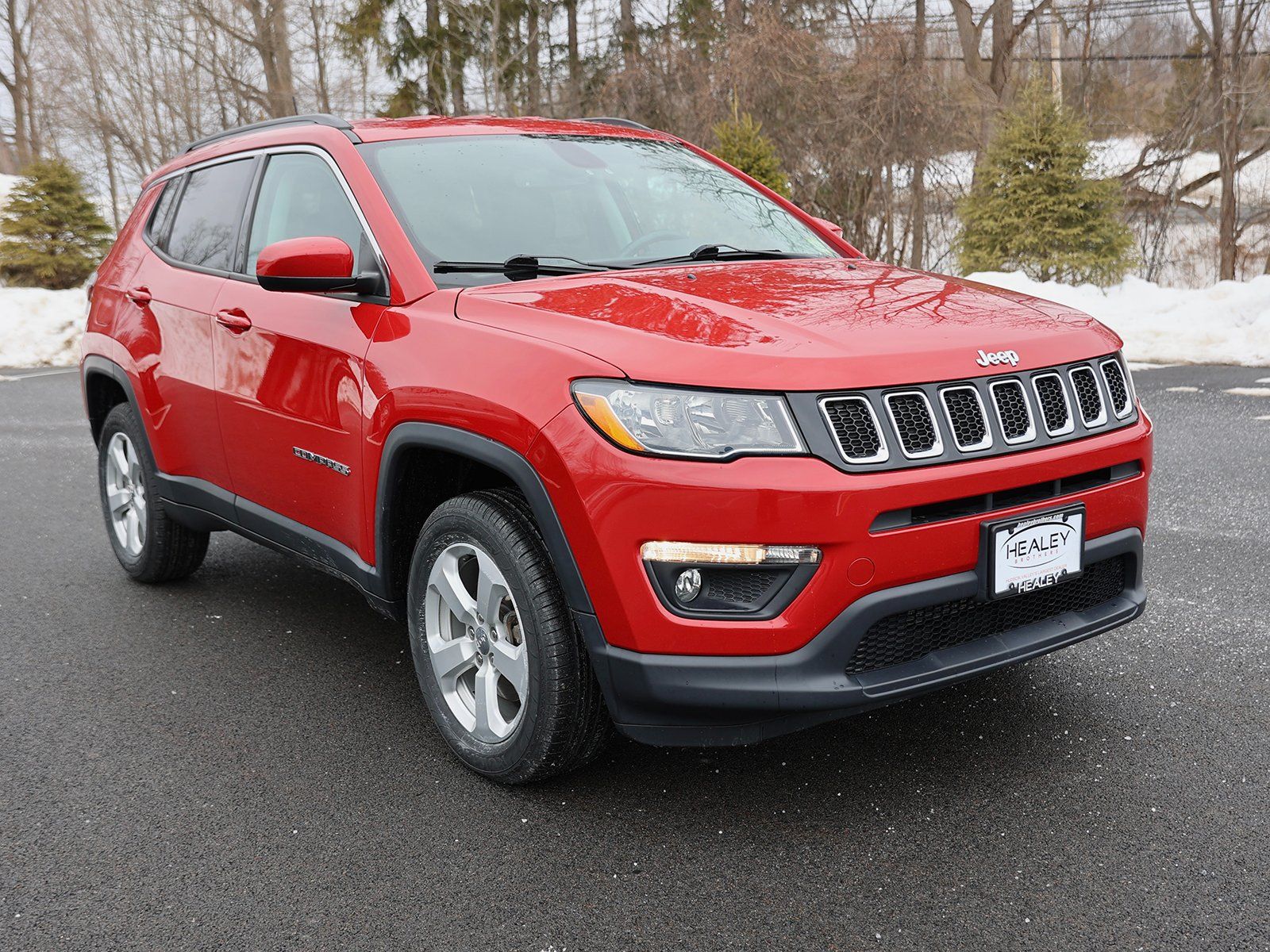 Photo view of 2021 Jeep Compass in Red