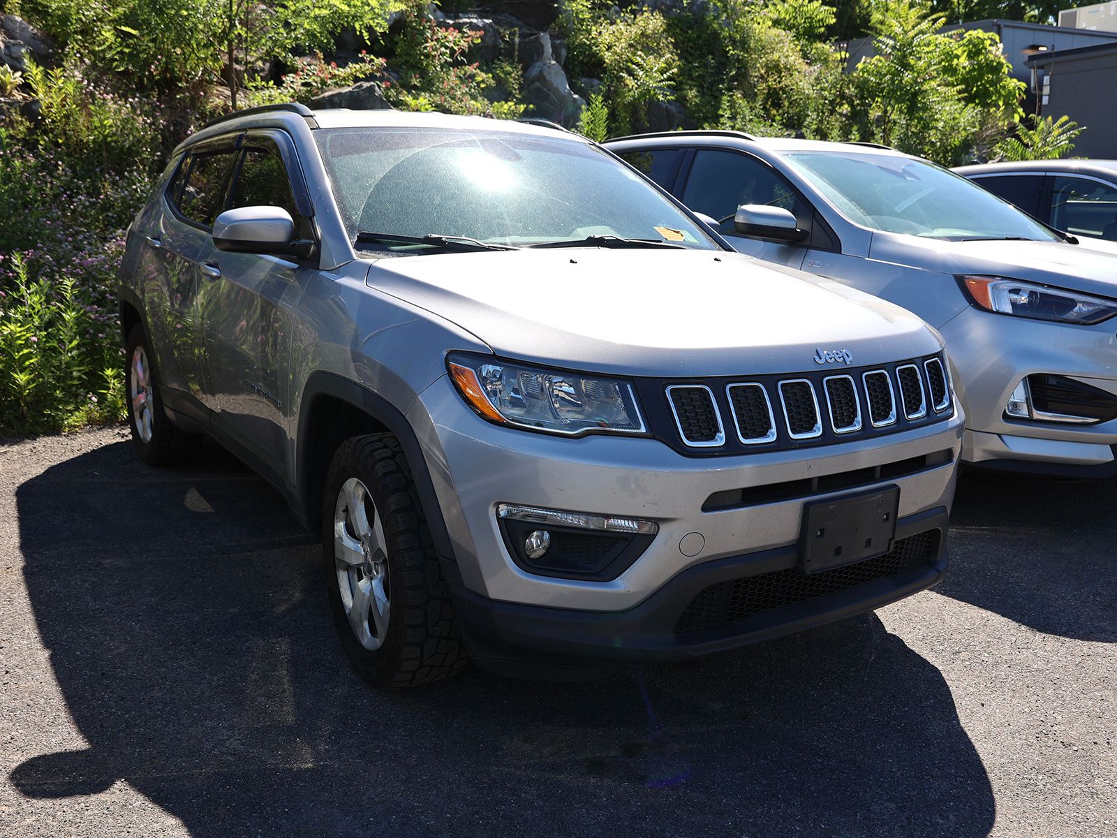 Photo view of 2018 Jeep Compass in Silver