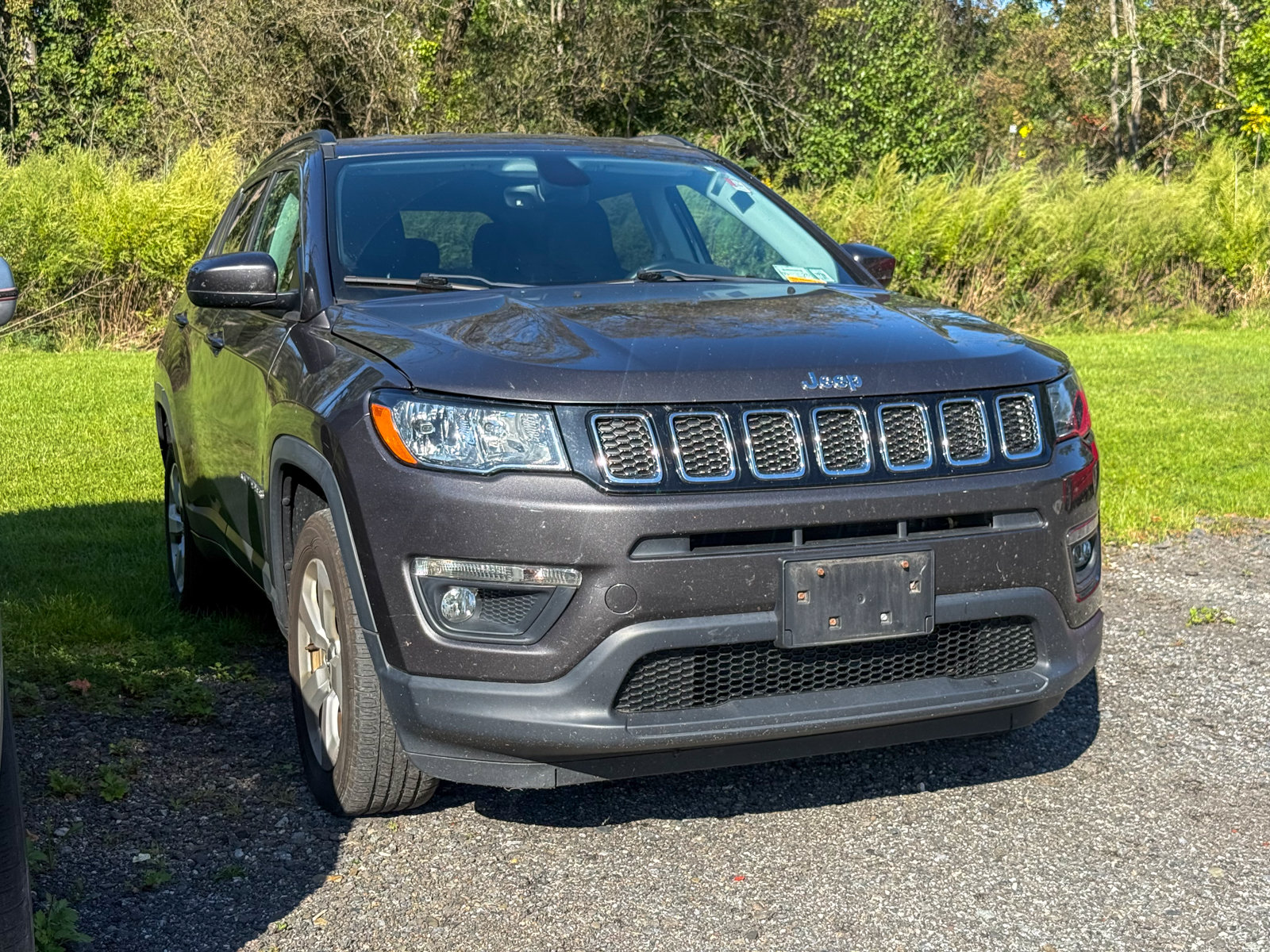 Photo view of 2018 Jeep Compass in Gray
