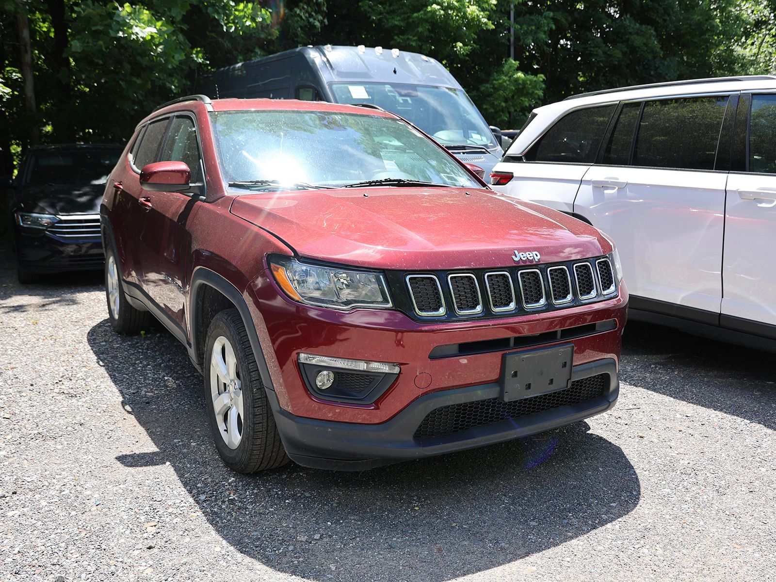 Photo view of 2021 Jeep Compass in Red