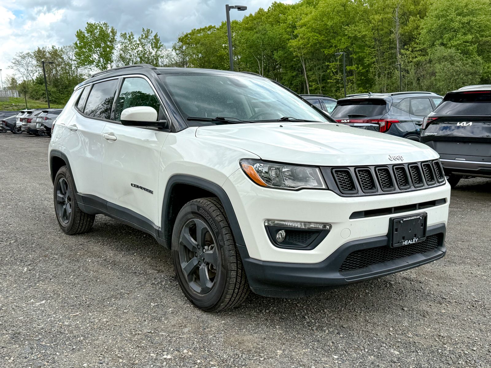 Photo view of 2018 Jeep Compass in White