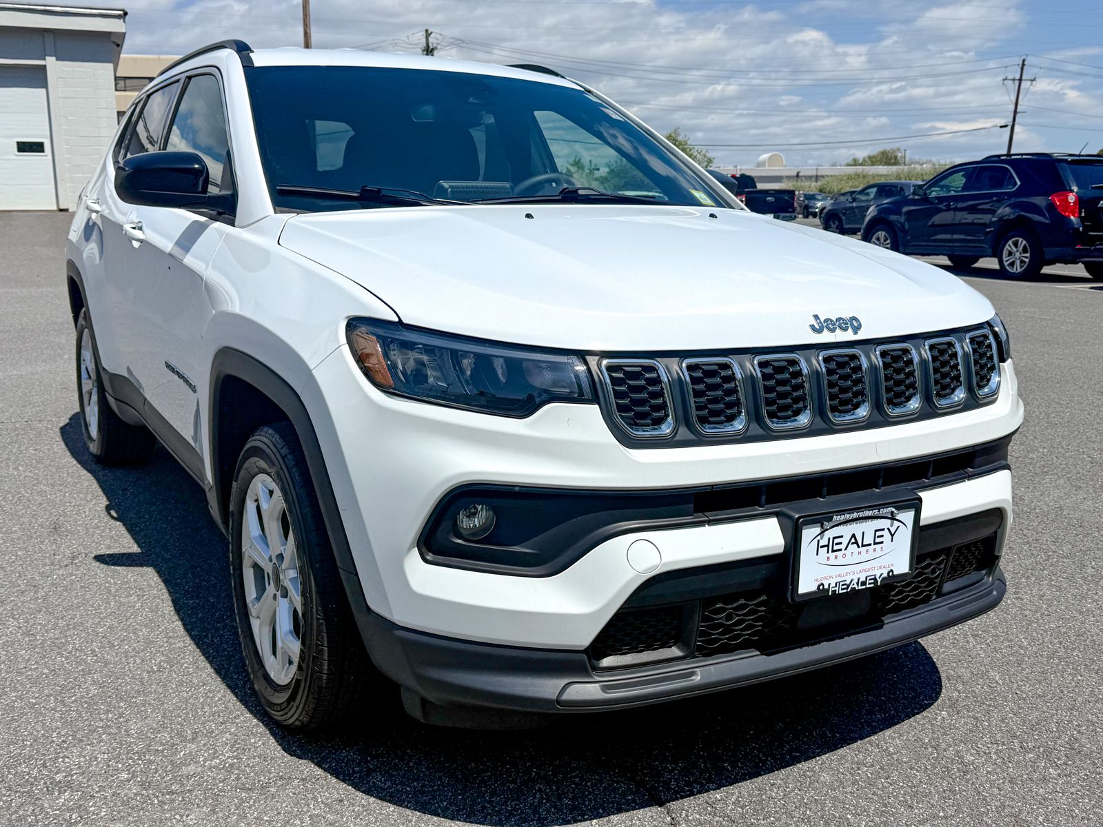 Photo view of 2025 Jeep Compass in White