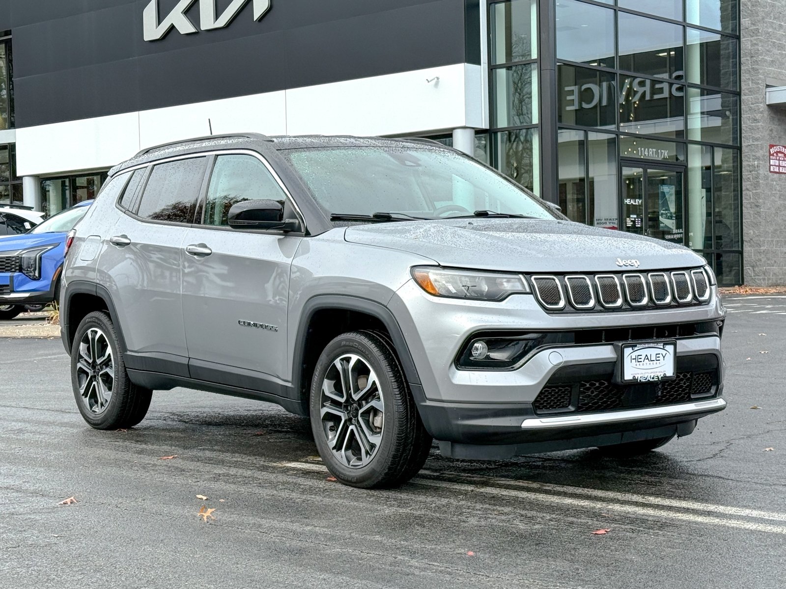 Photo view of 2022 Jeep Compass in Silver