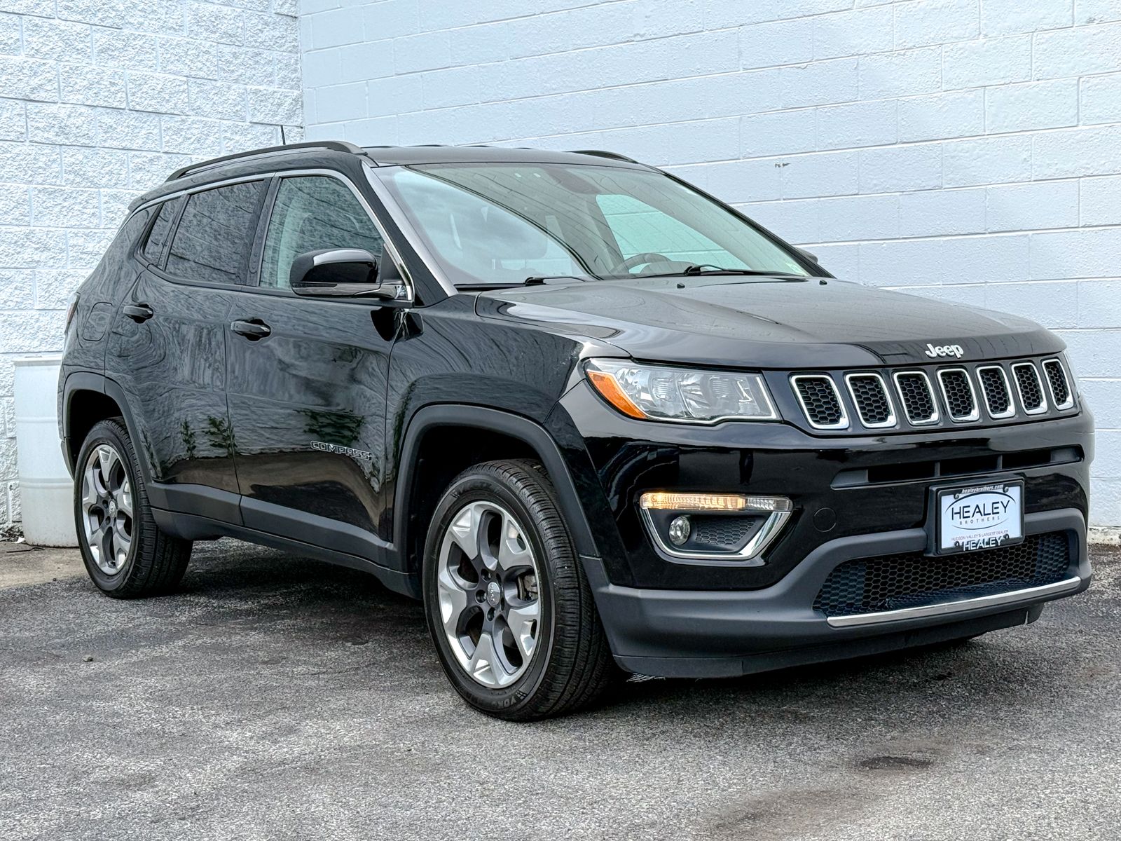 Photo view of 2020 Jeep Compass in Black
