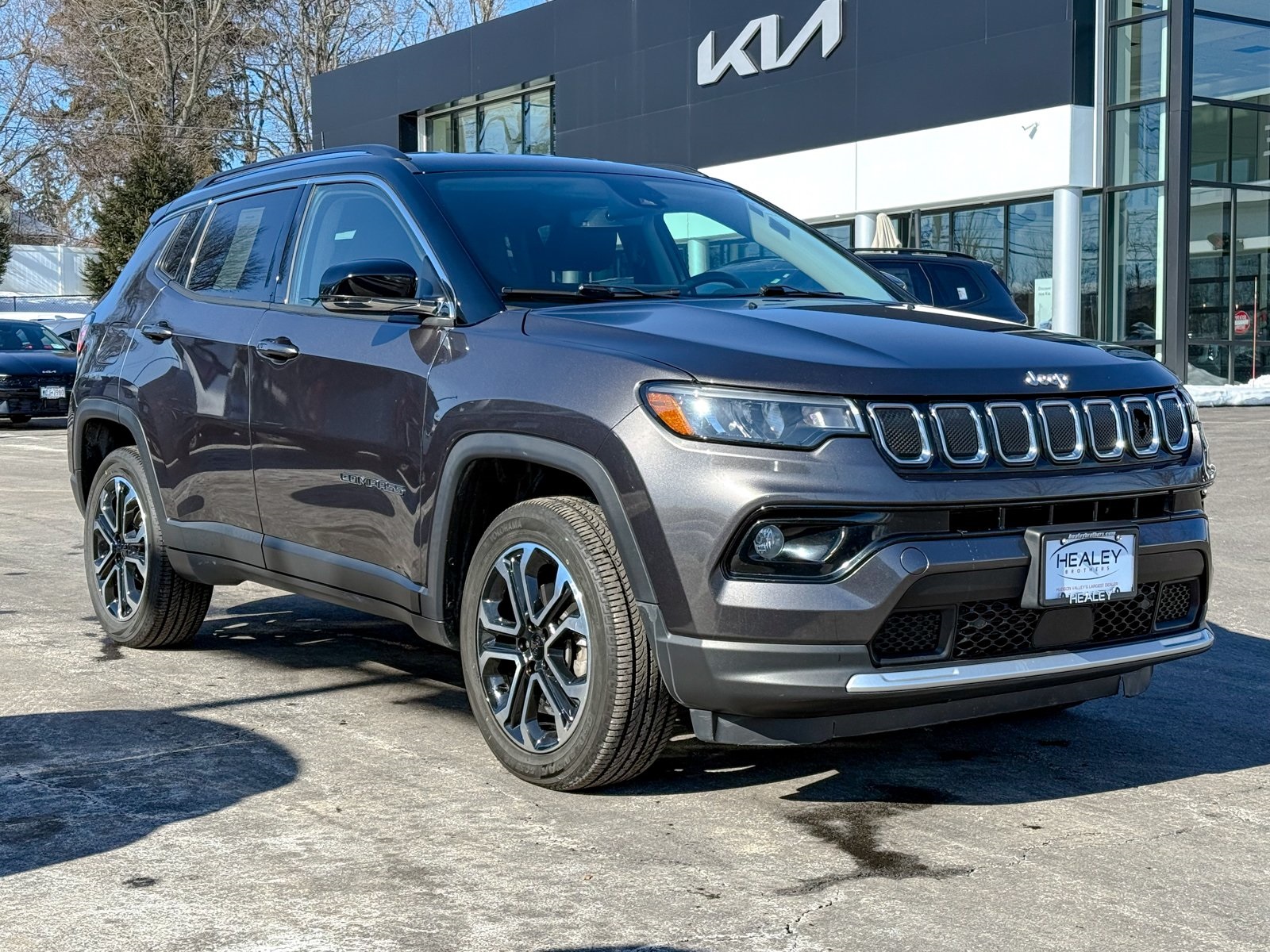 Photo view of 2022 Jeep Compass in Gray