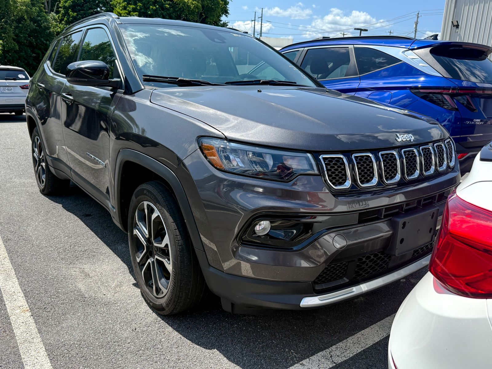 Photo view of 2023 Jeep Compass in Gray