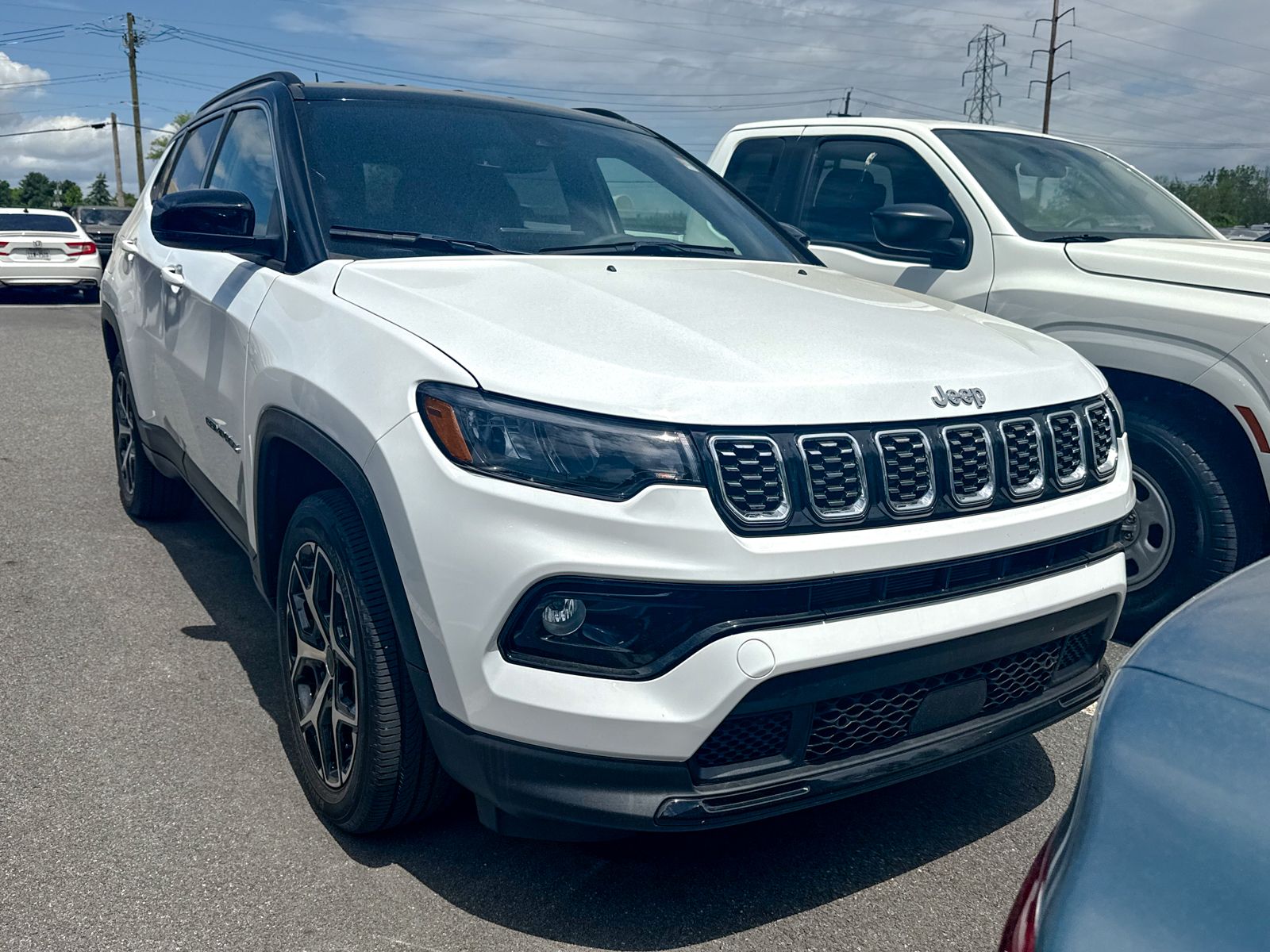 Photo view of 2025 Jeep Compass in White