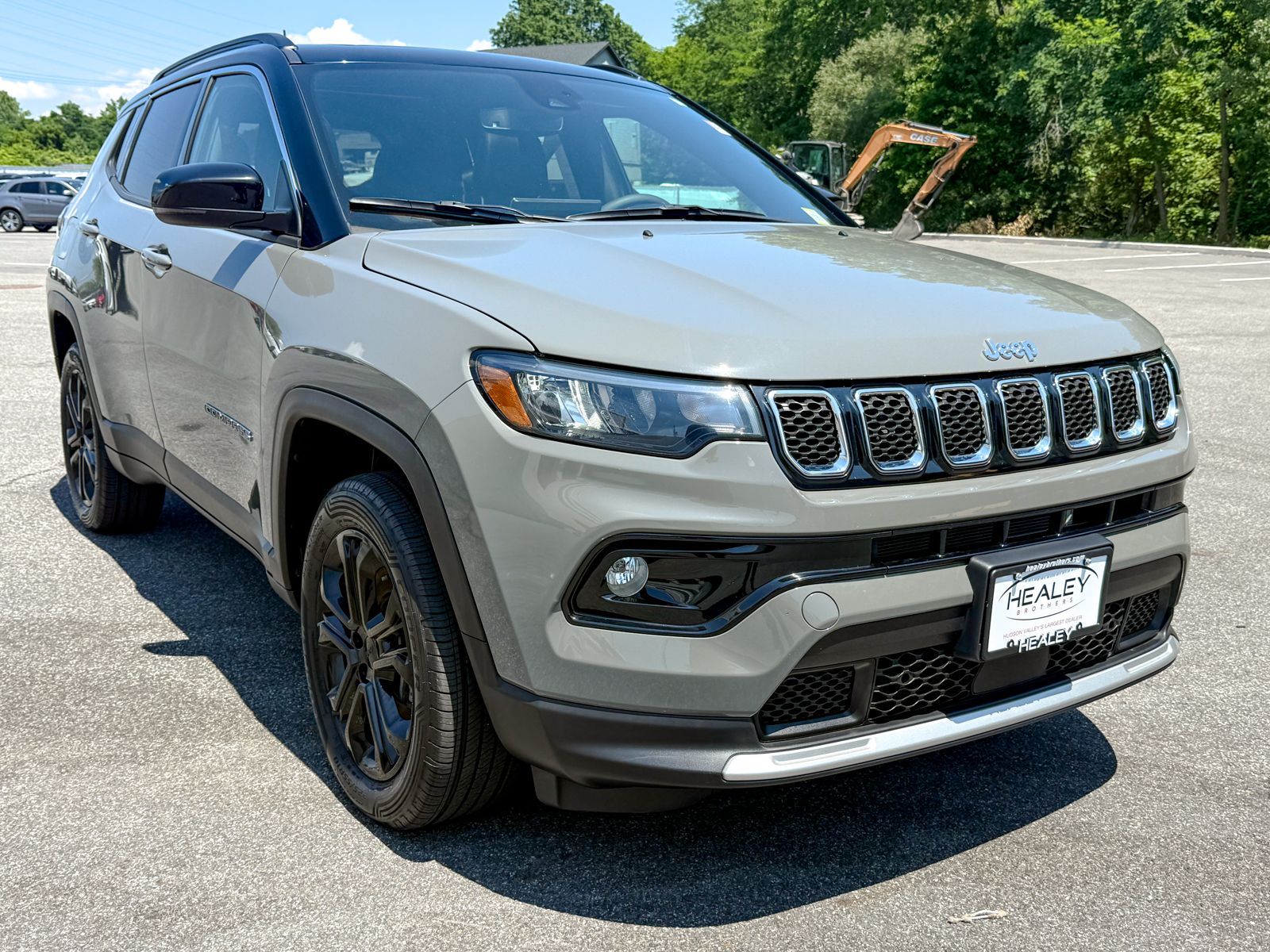 Photo view of 2023 Jeep Compass in Gray