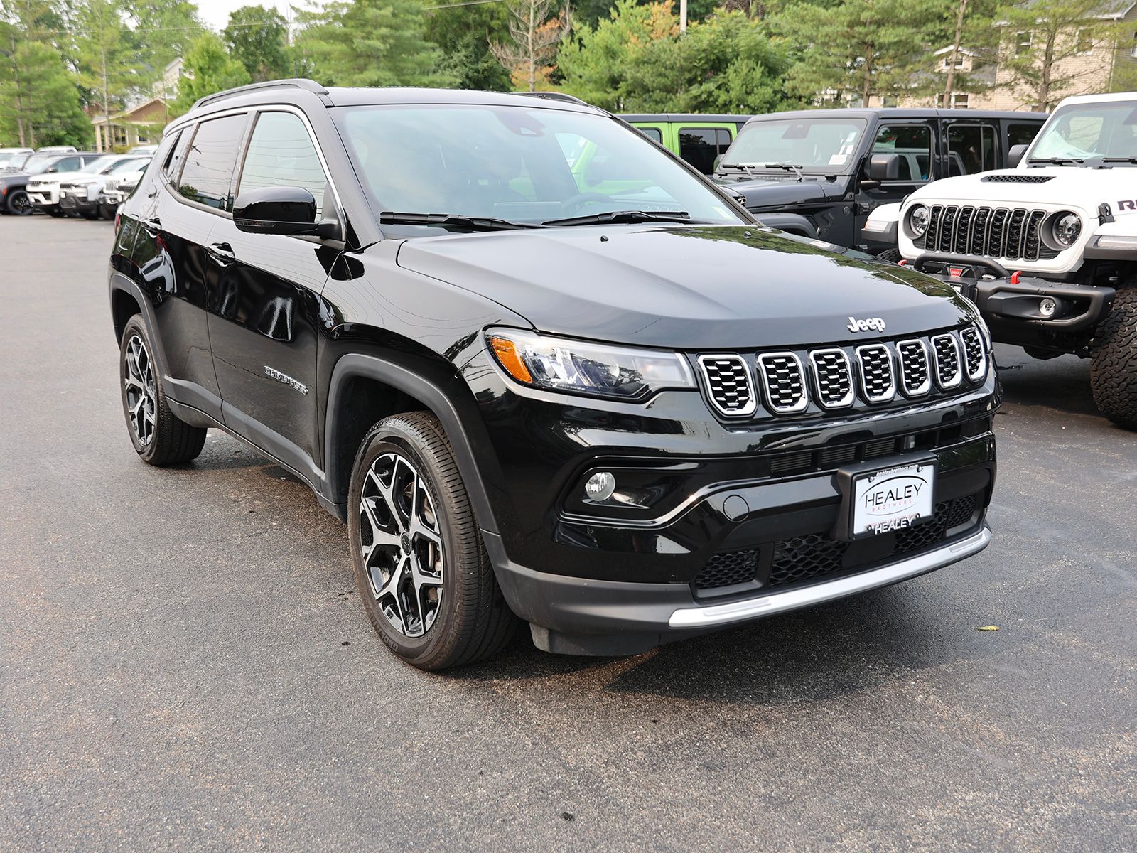 Photo view of 2025 Jeep Compass in Black