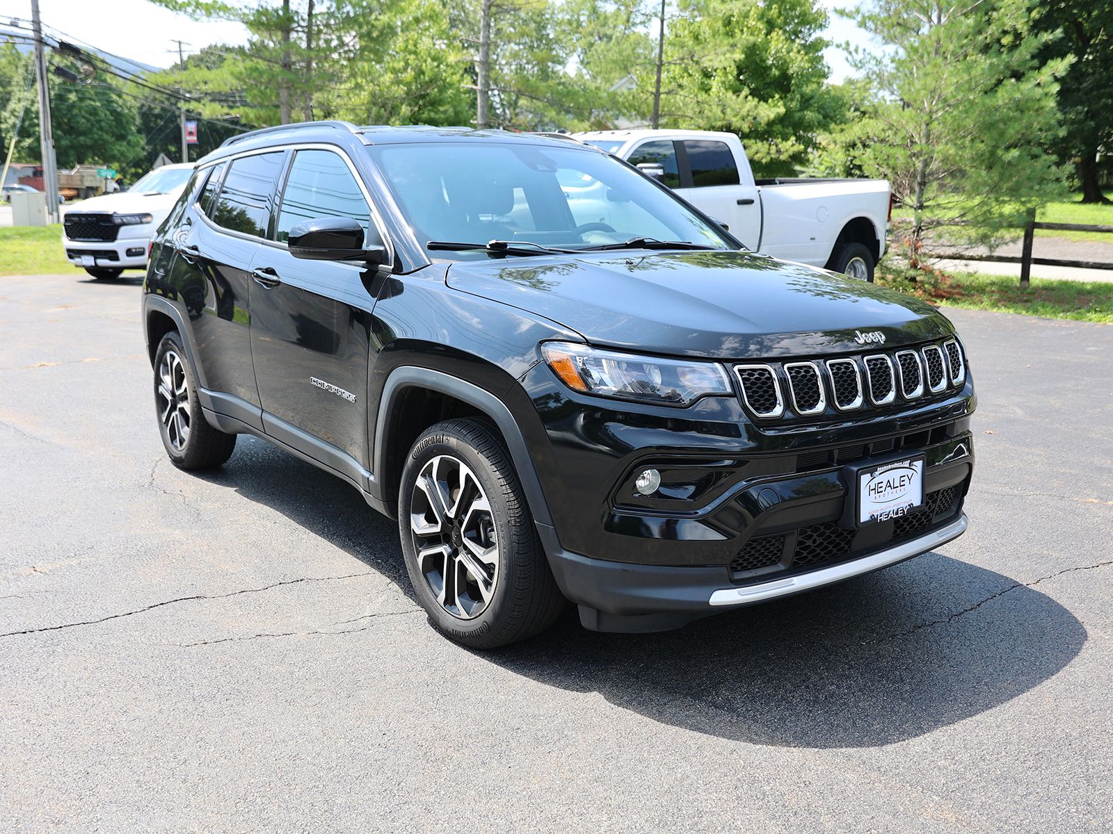 Photo view of 2023 Jeep Compass in Black