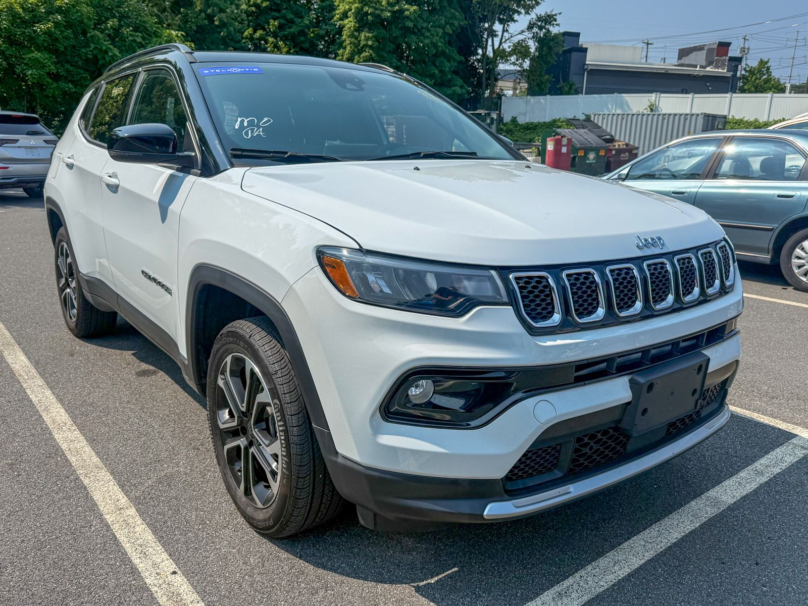 Photo view of 2023 Jeep Compass in White