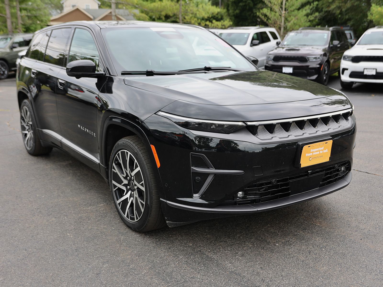 Photo view of 2025 Jeep Wagoneer S in Black