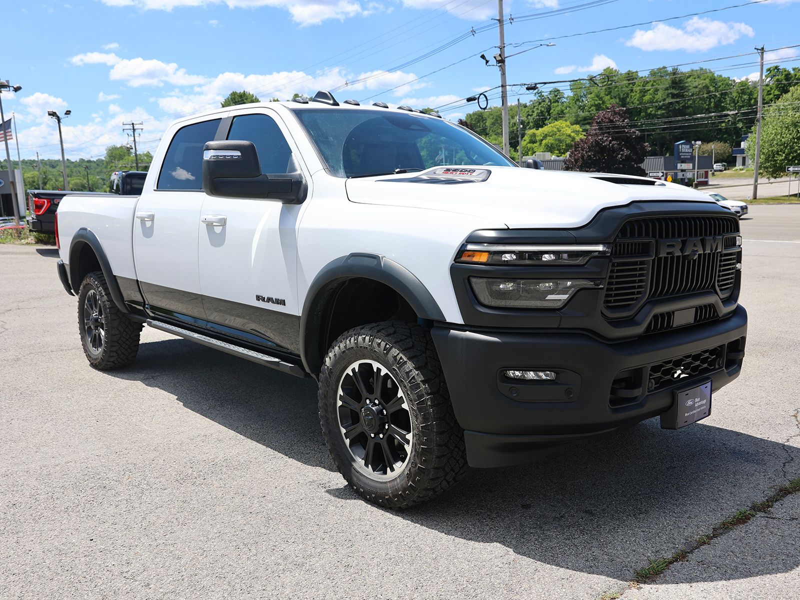 Photo view of 2025 Ram 2500 in White