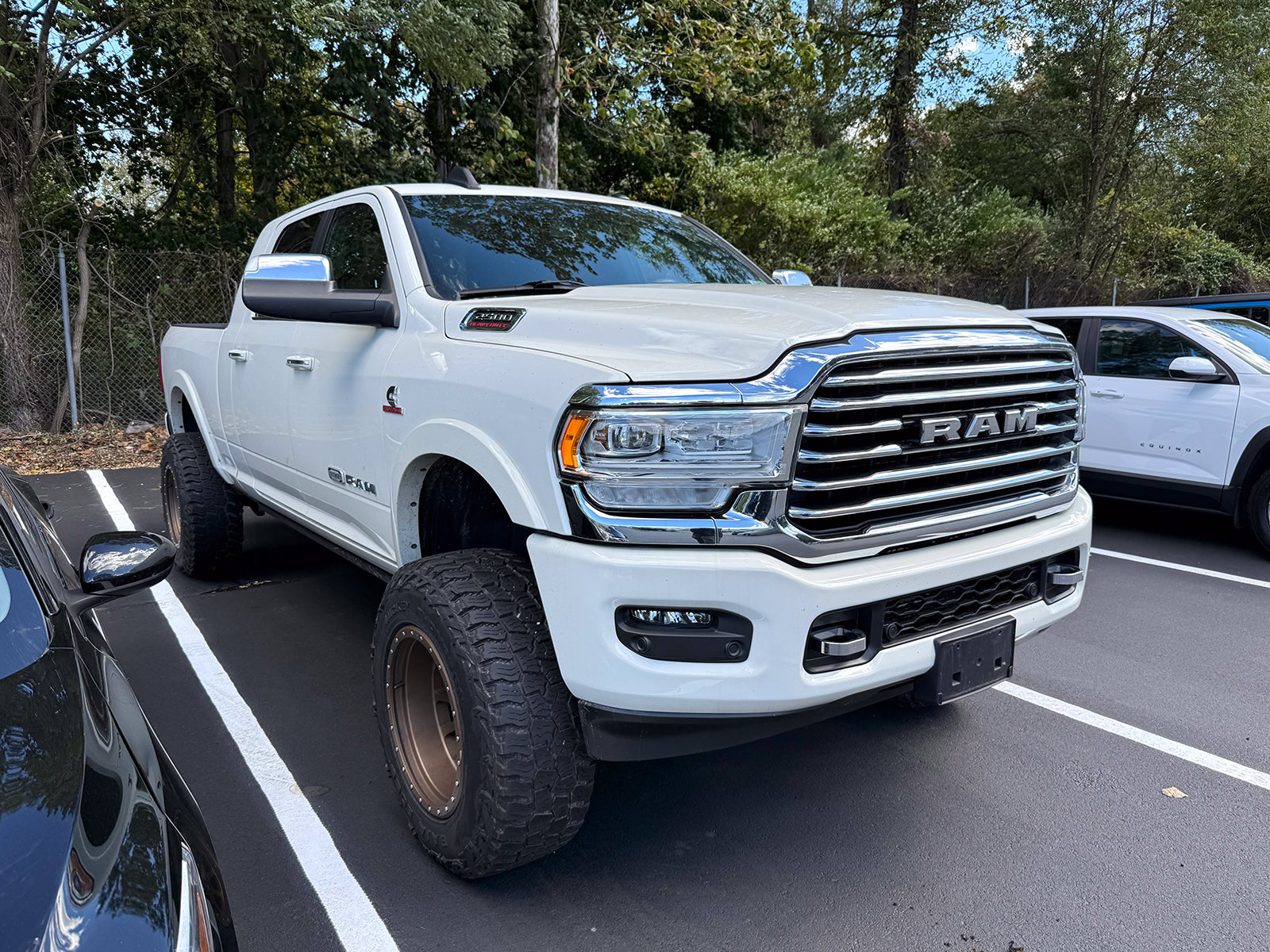 Photo view of 2022 Ram 2500 in White