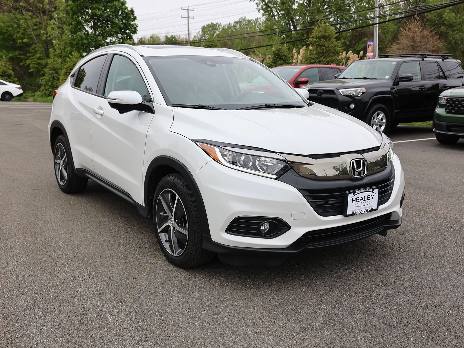 Photo view of 2021 Honda HR-V in White