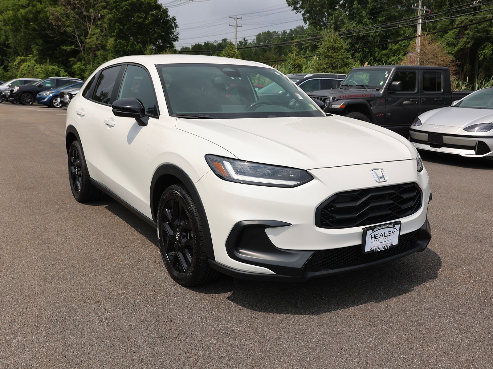 Photo view of 2024 Honda HR-V in White