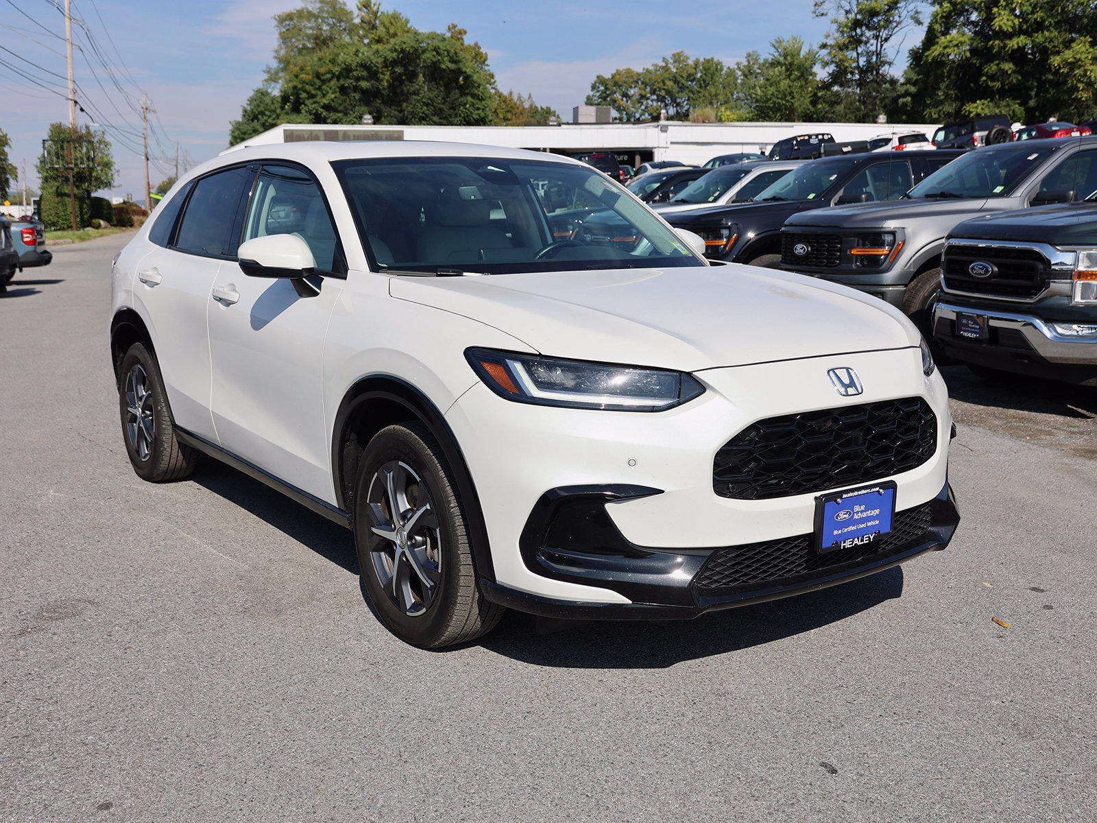 Photo view of 2025 Honda HR-V in White