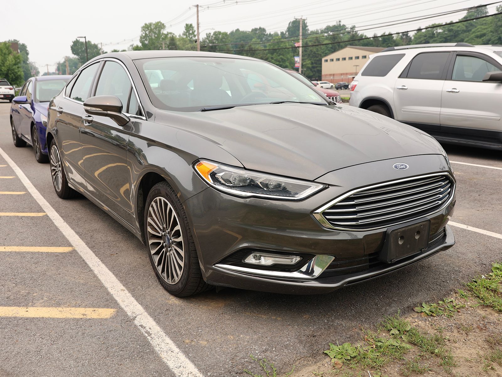 Photo view of 2017 Ford Fusion in Gray