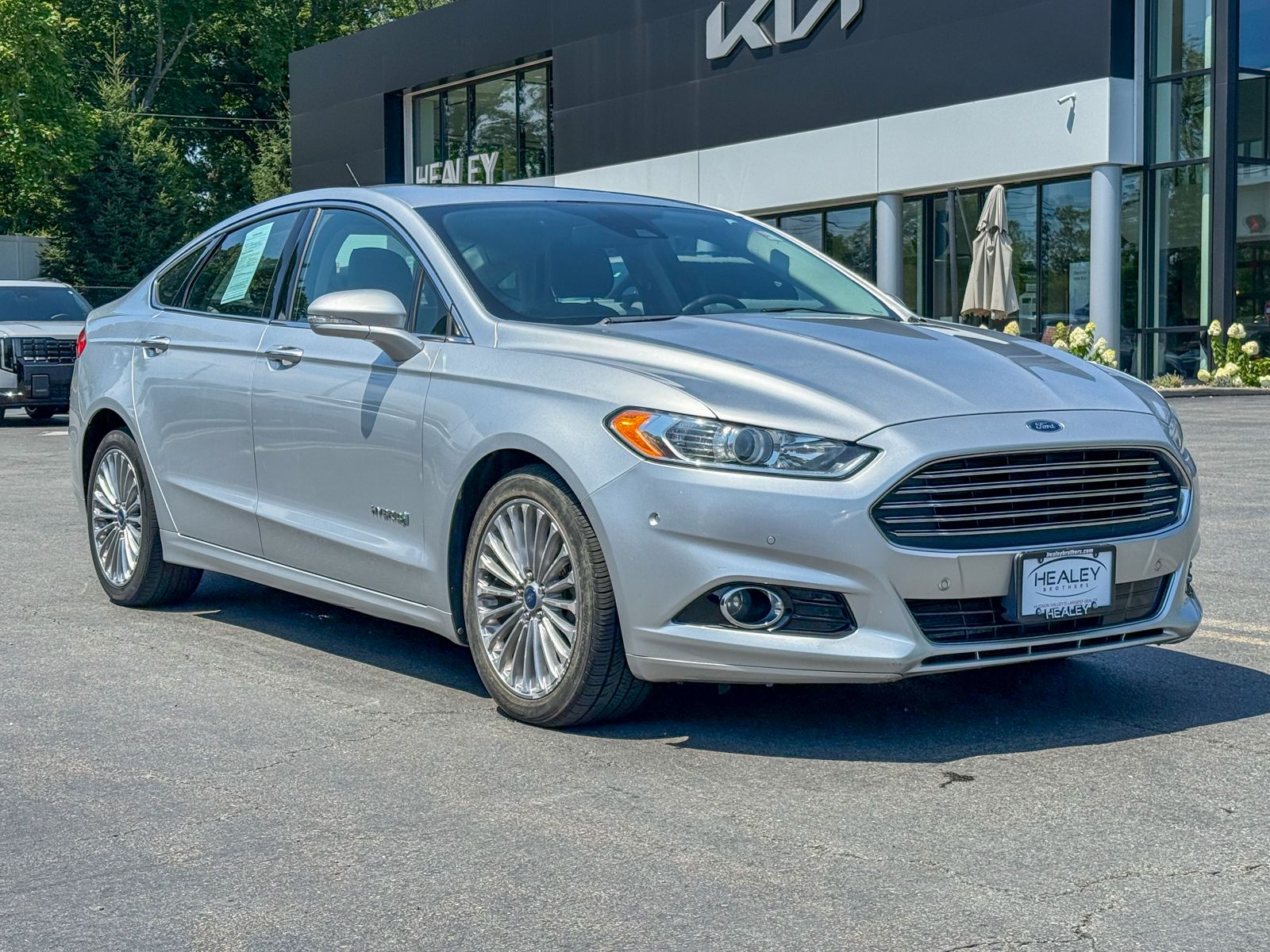 Photo view of 2013 Ford Fusion Hybrid in Gray