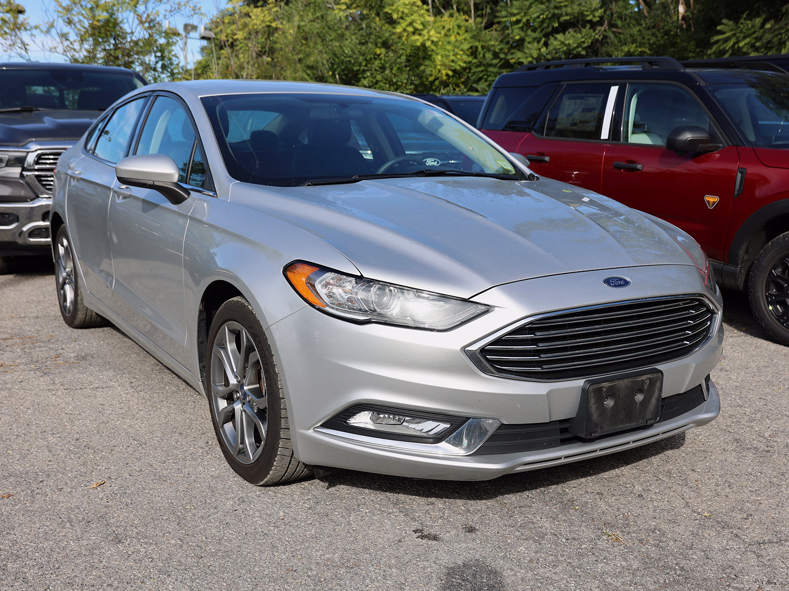 Photo view of 2017 Ford Fusion in Silver