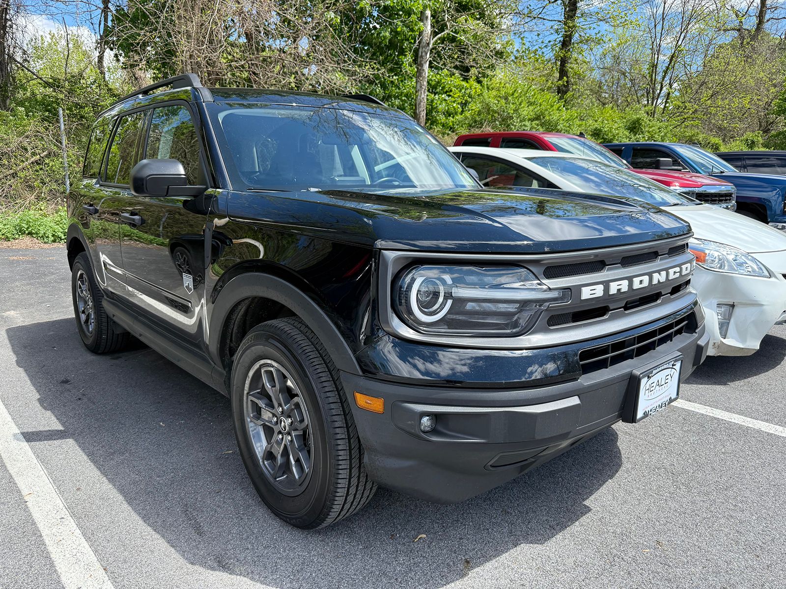 Photo view of 2022 Ford Bronco Sport in Black