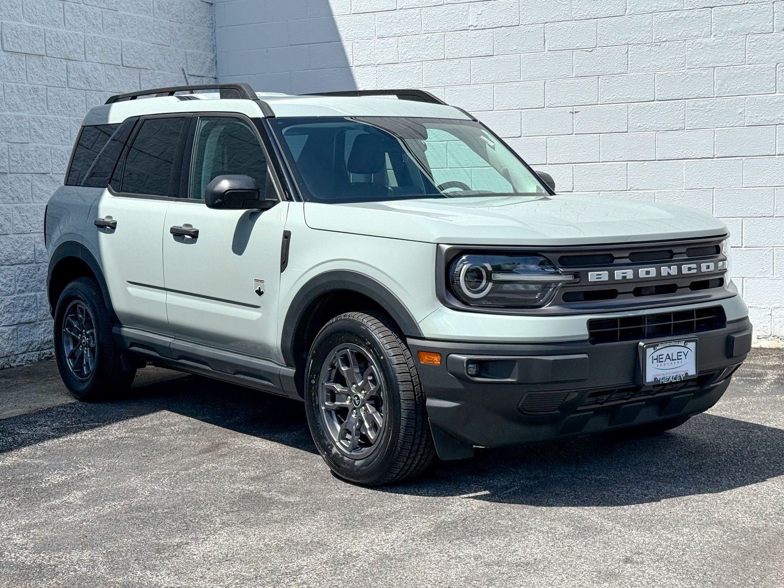 Photo view of 2023 Ford Bronco Sport in Gray