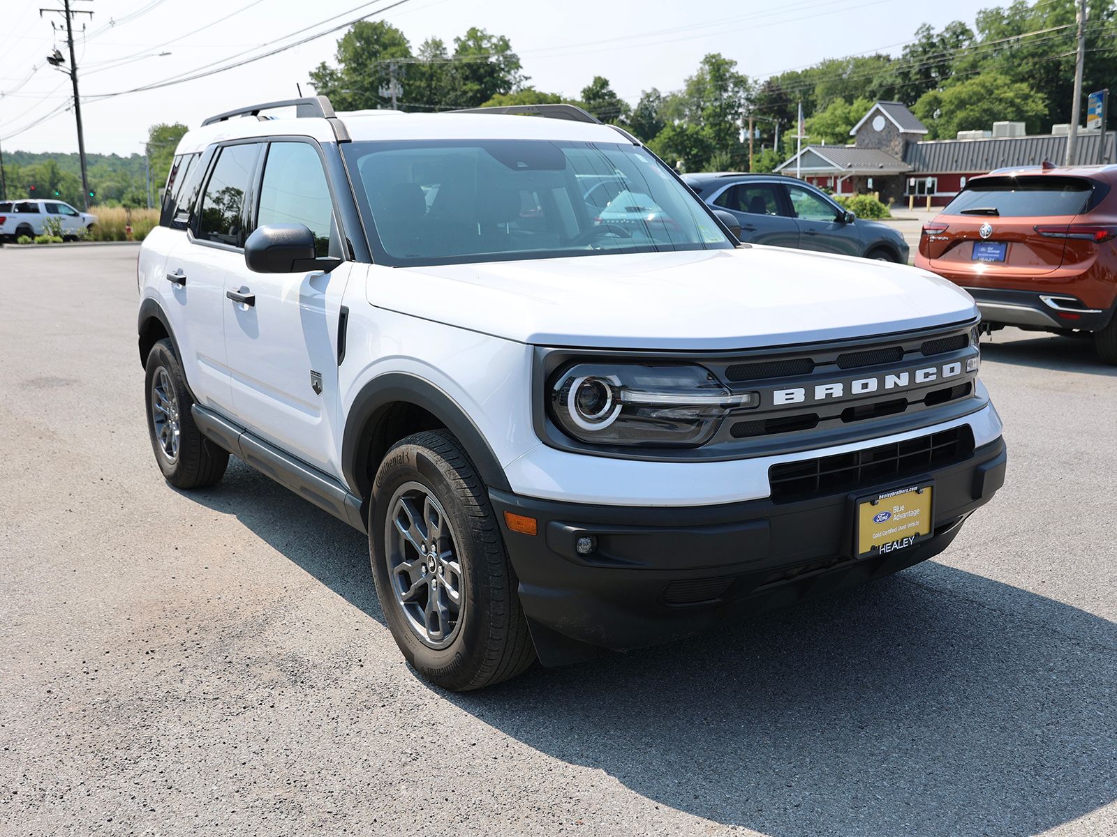 Photo view of 2023 Ford Bronco Sport in White