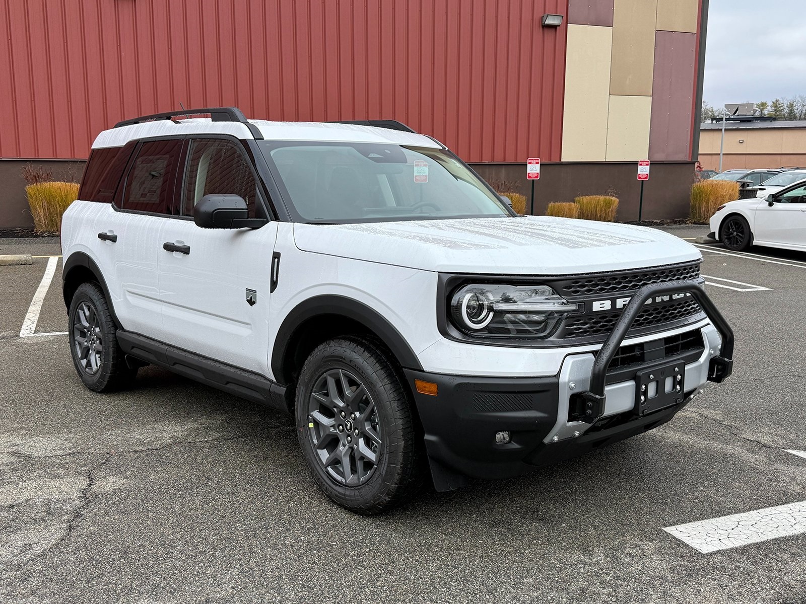 Photo view of 2025 Ford Bronco Sport in White
