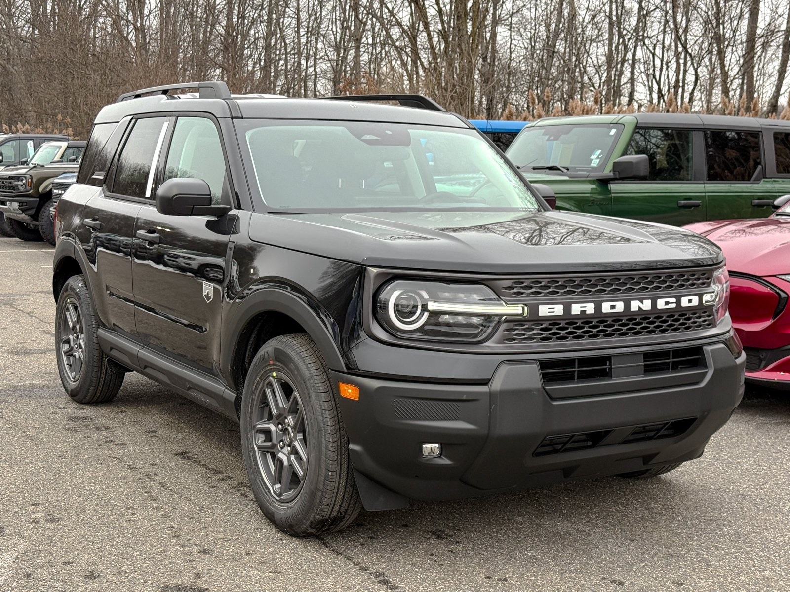 Photo view of 2025 Ford Bronco Sport in Black