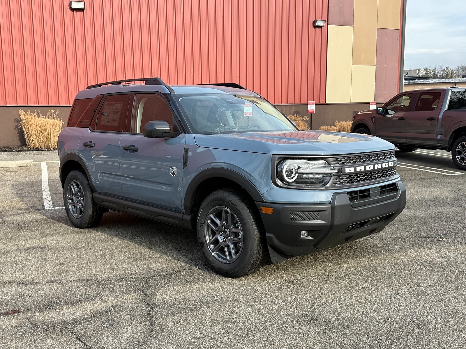 Photo view of 2025 Ford Bronco Sport in Gray