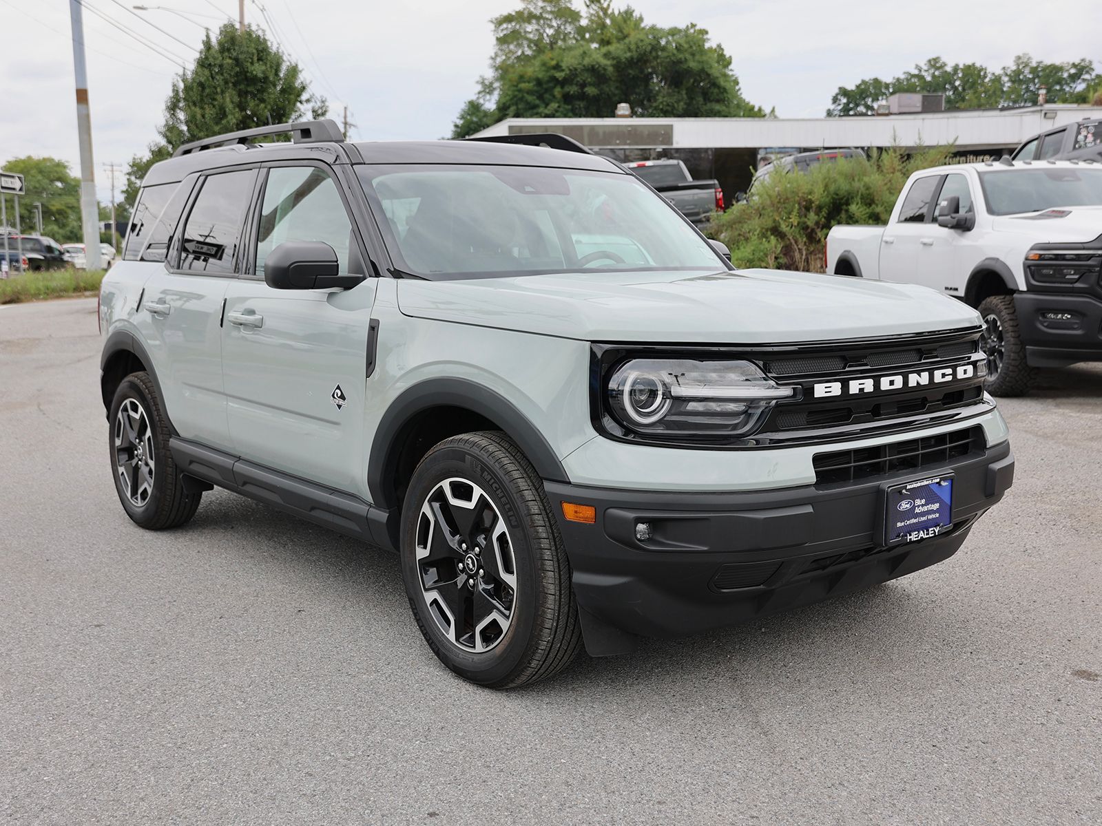Photo view of 2023 Ford Bronco Sport in Gray