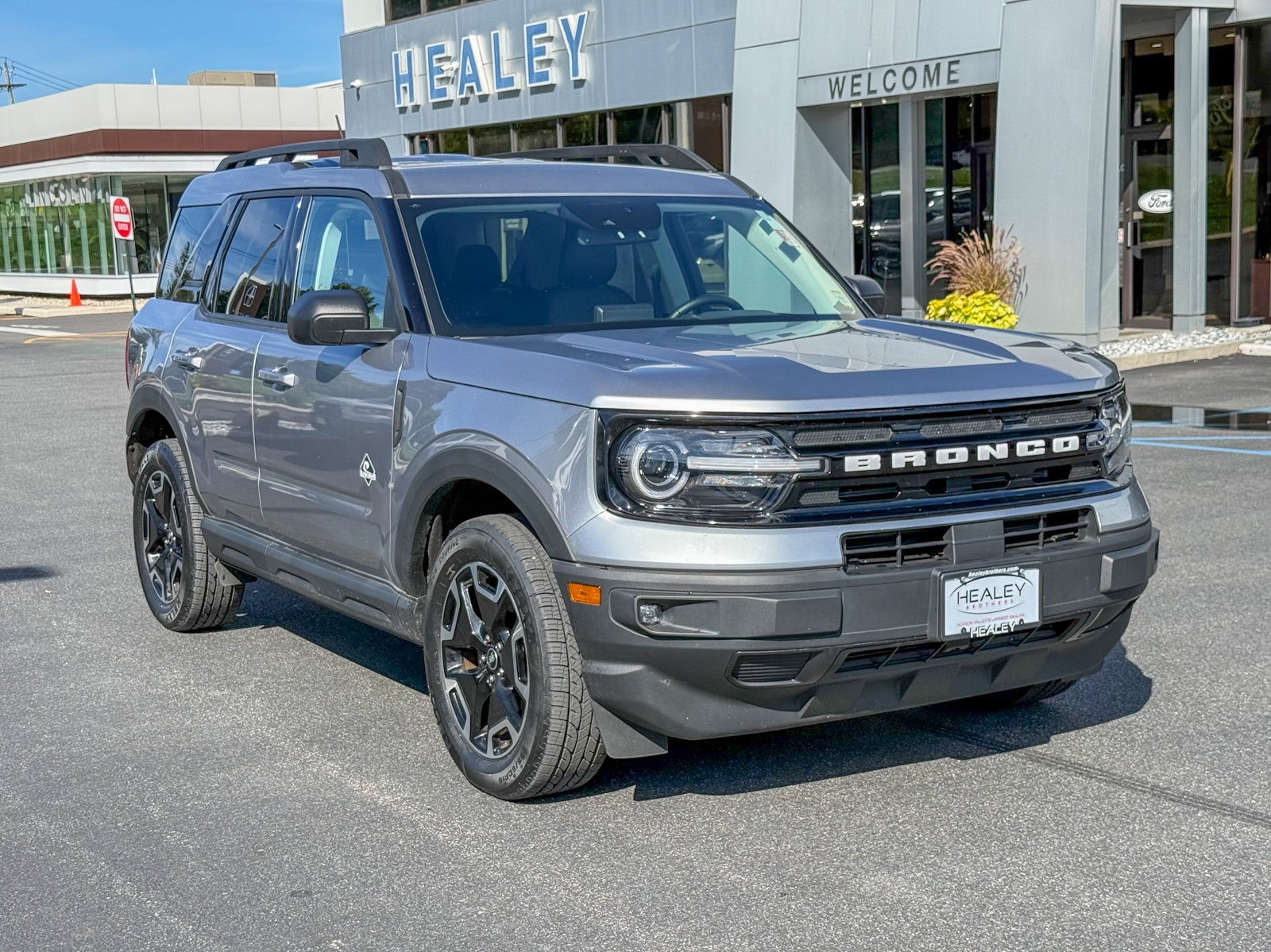 Photo view of 2023 Ford Bronco Sport in Silver