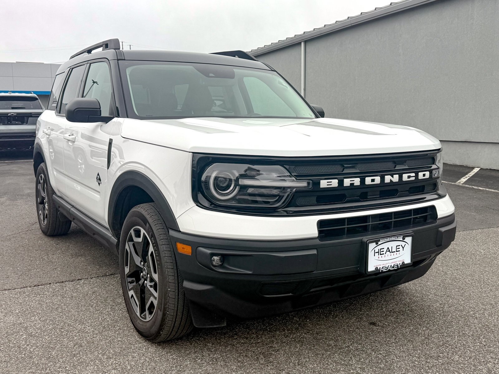 Photo view of 2024 Ford Bronco Sport in White