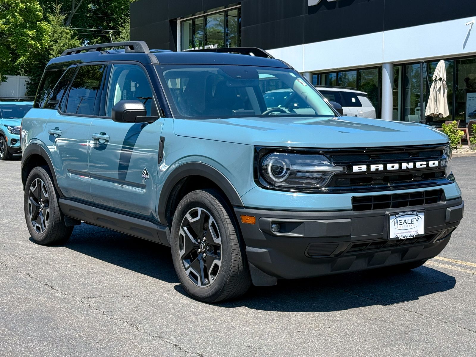Photo view of 2022 Ford Bronco Sport in Green