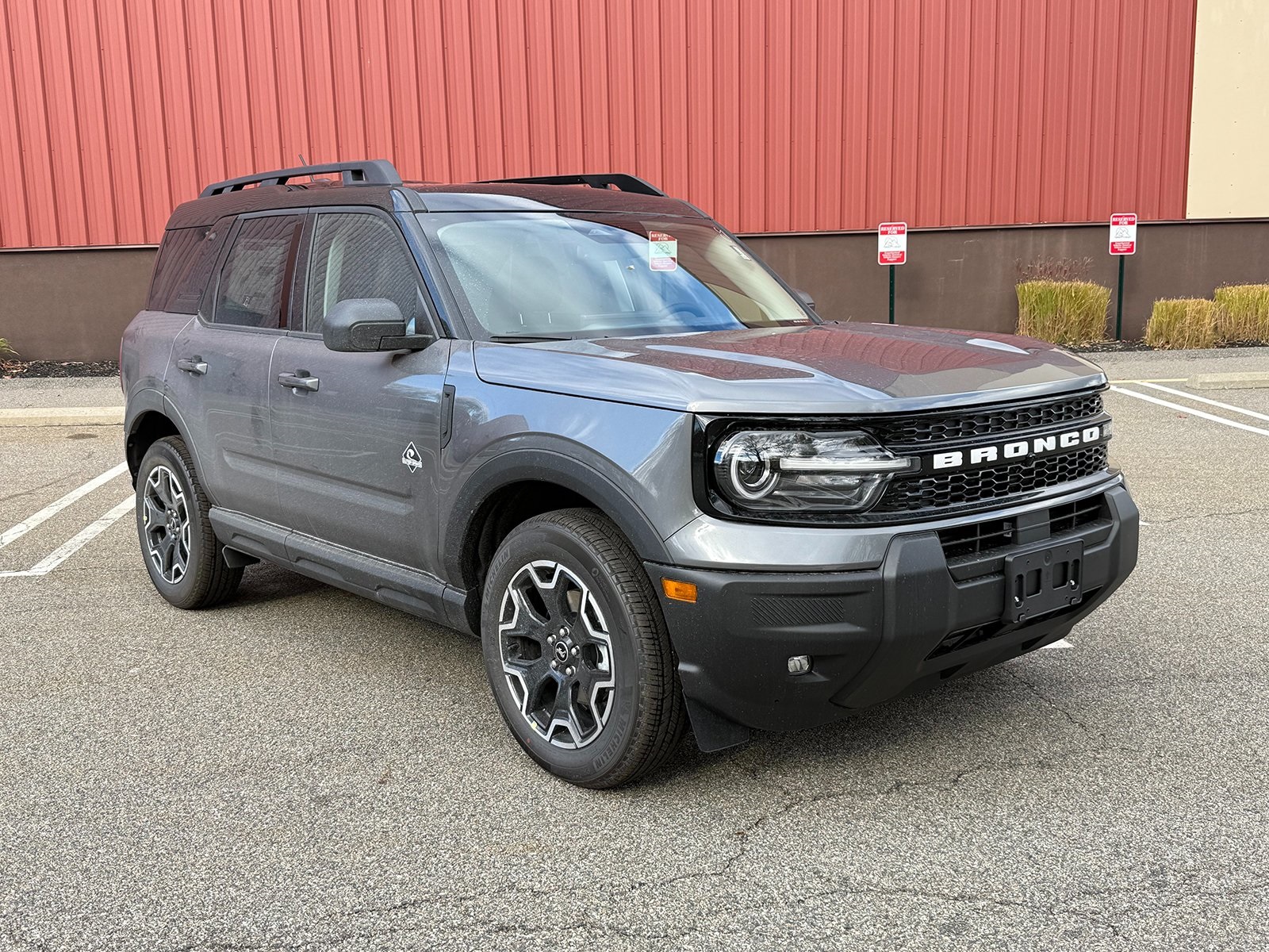 Photo view of 2025 Ford Bronco Sport in Gray