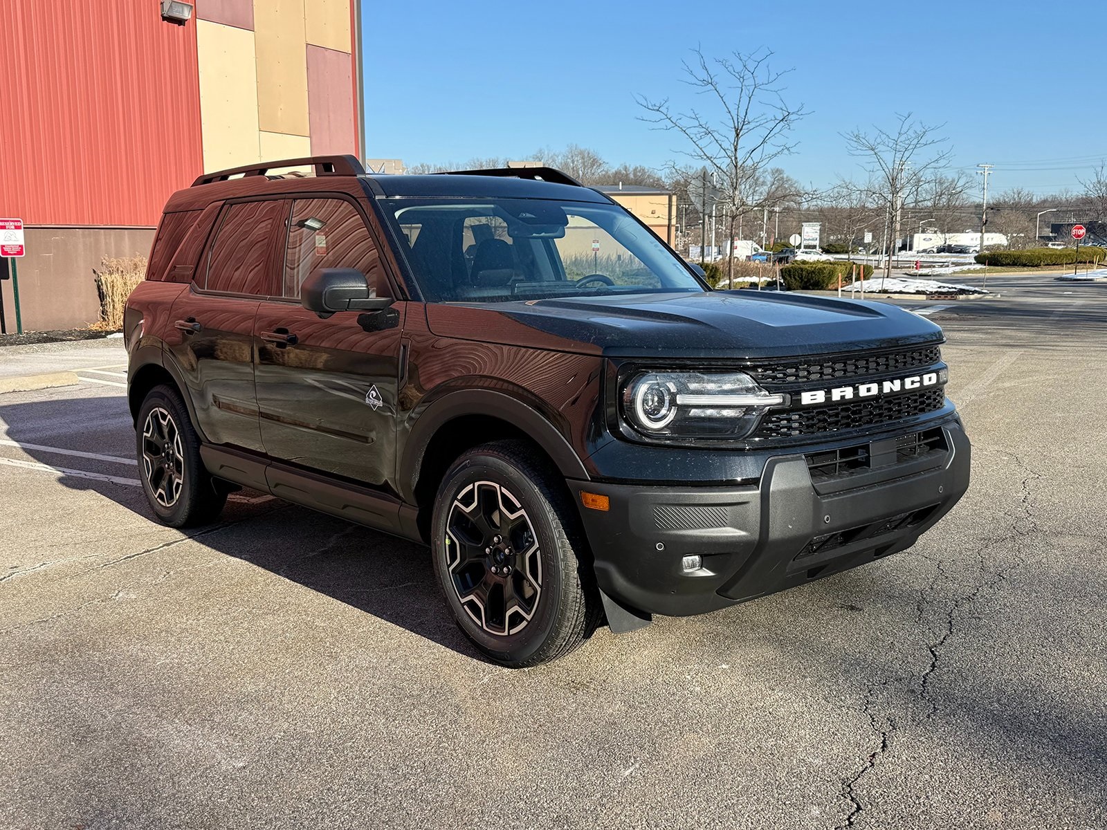 Photo view of 2025 Ford Bronco Sport in Black