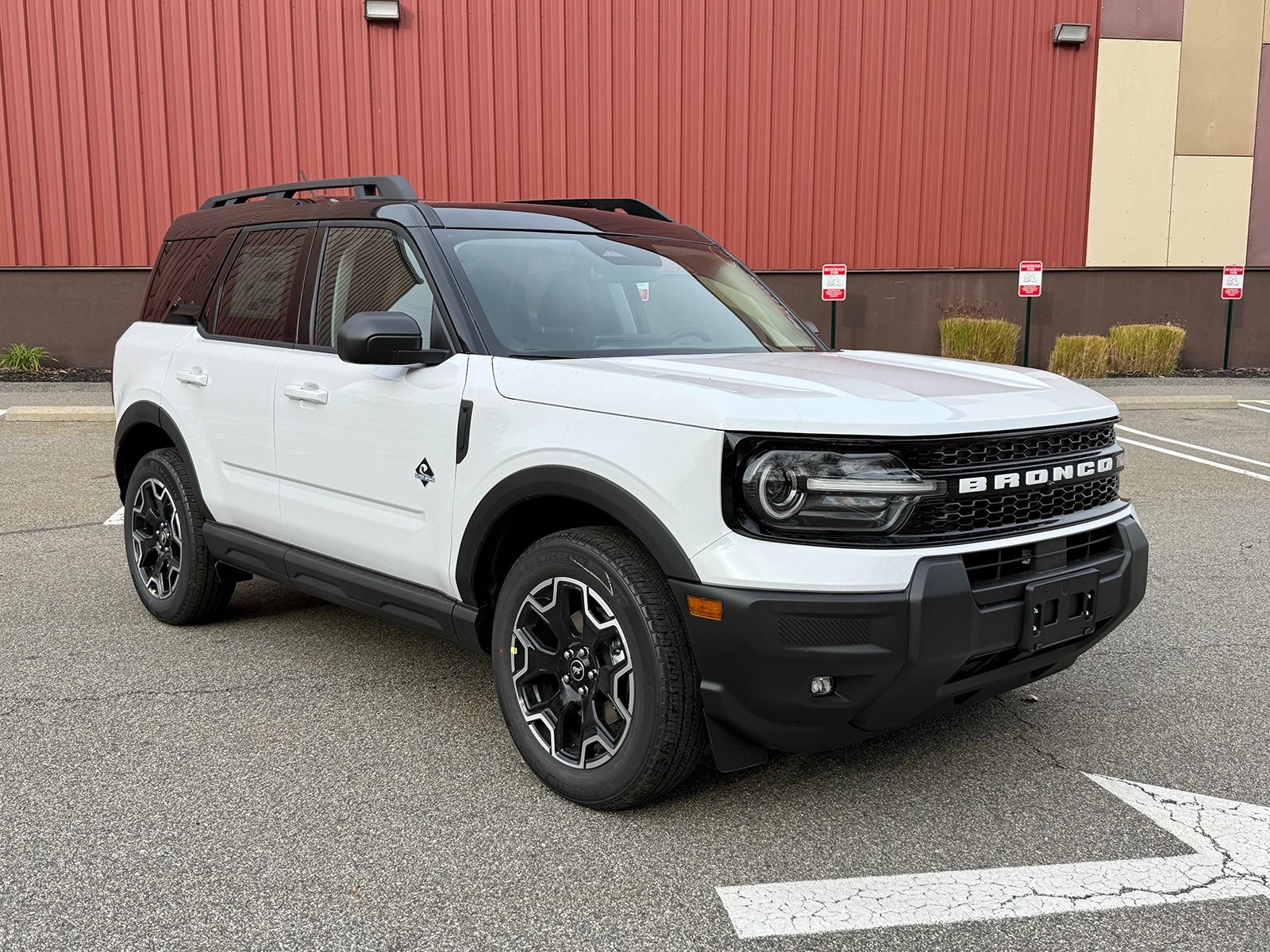 Photo view of 2025 Ford Bronco Sport in White