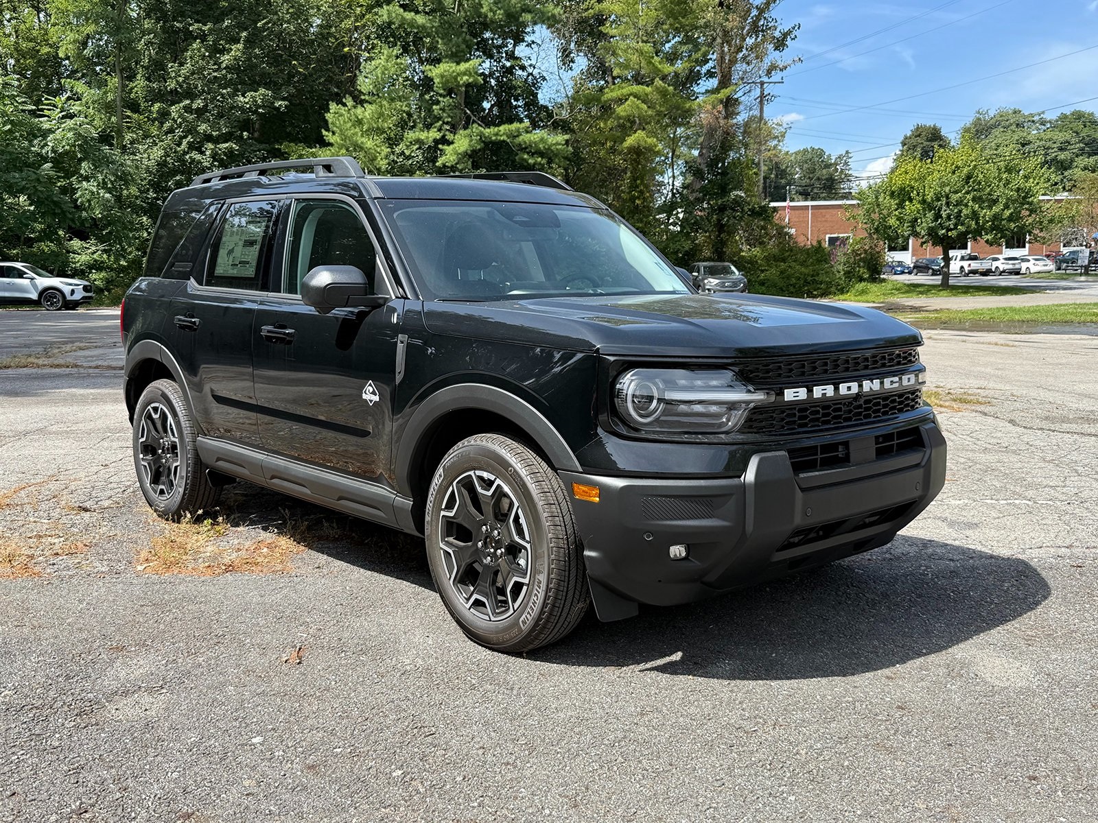 Photo view of 2025 Ford Bronco Sport in Black