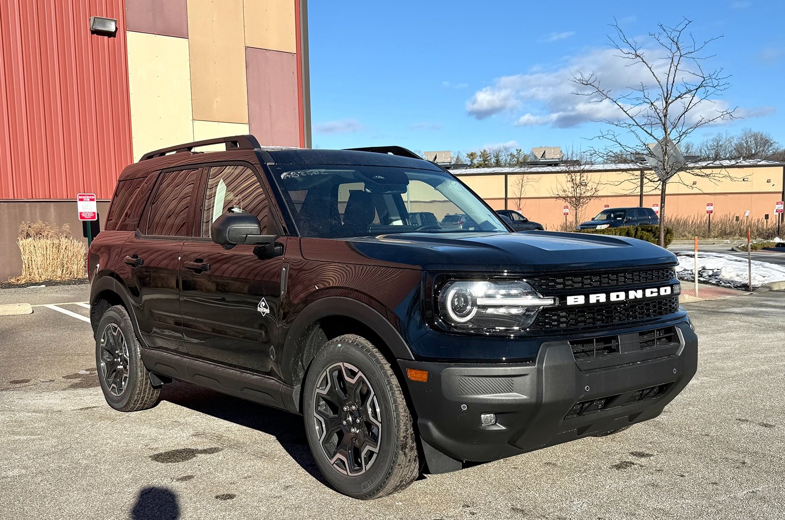 Photo view of 2025 Ford Bronco Sport in Black