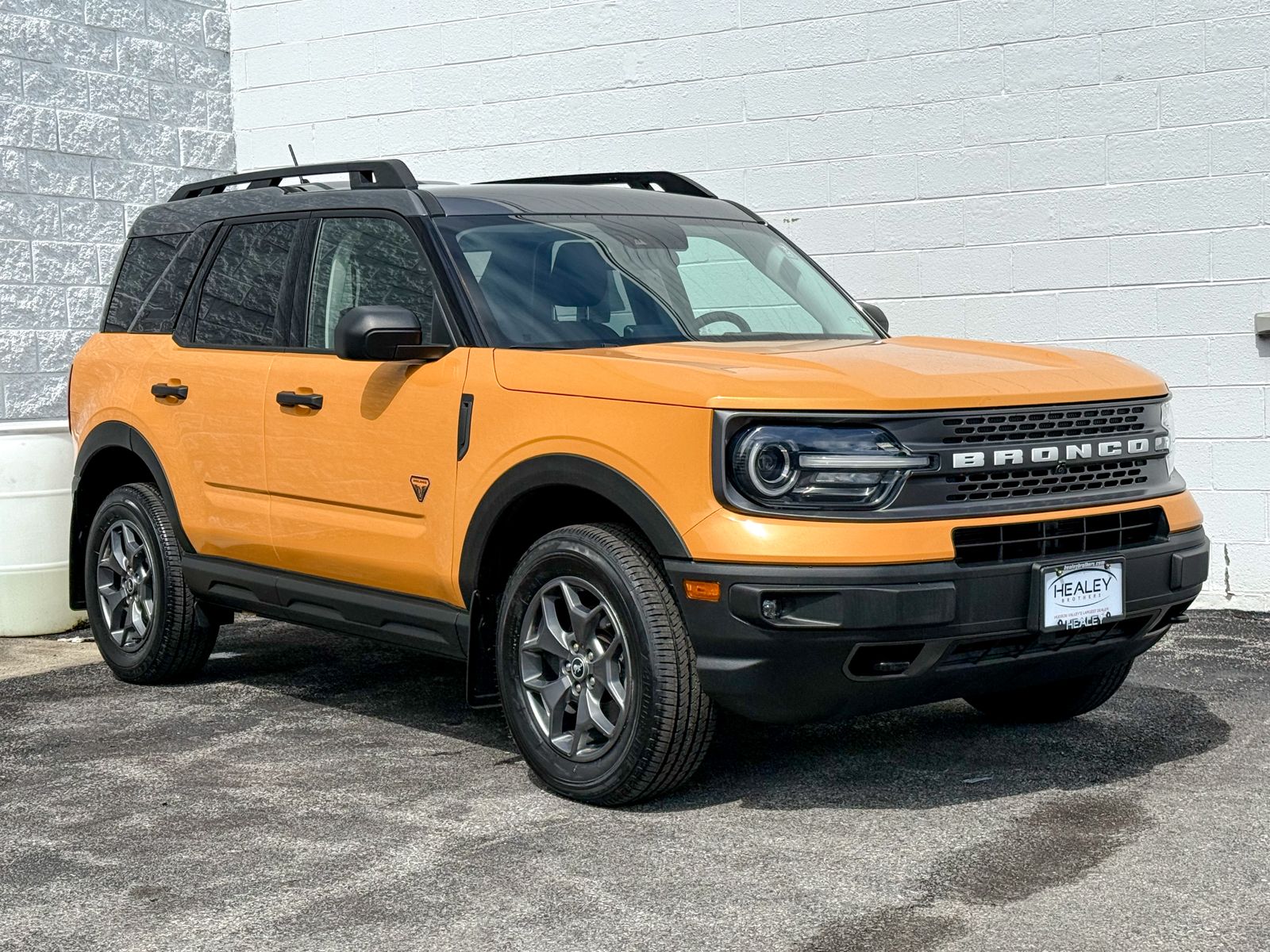 Photo view of 2021 Ford Bronco Sport in Orange