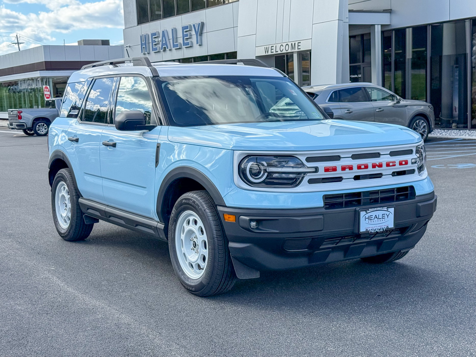 Photo view of 2024 Ford Bronco Sport in Blue