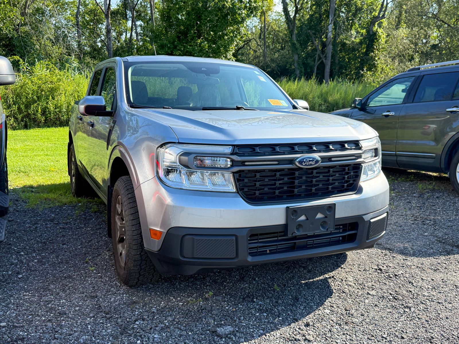 Photo view of 2022 Ford Maverick in Silver
