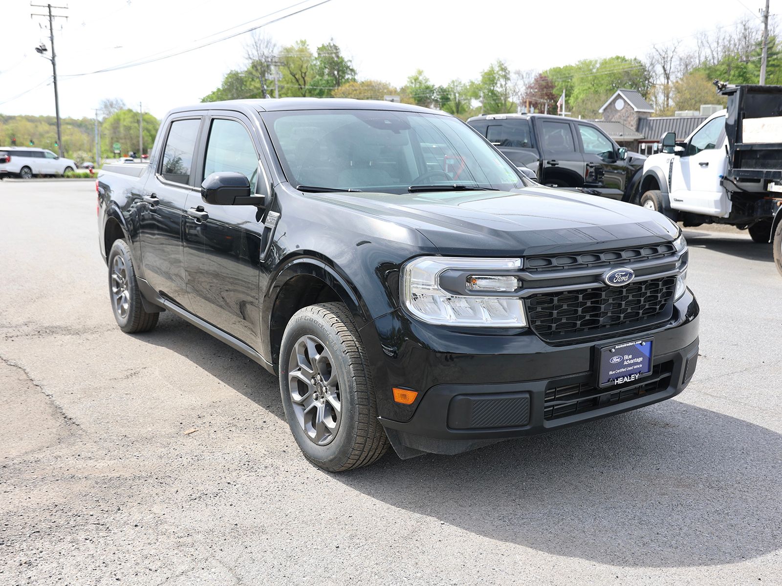Photo view of 2022 Ford Maverick in Black