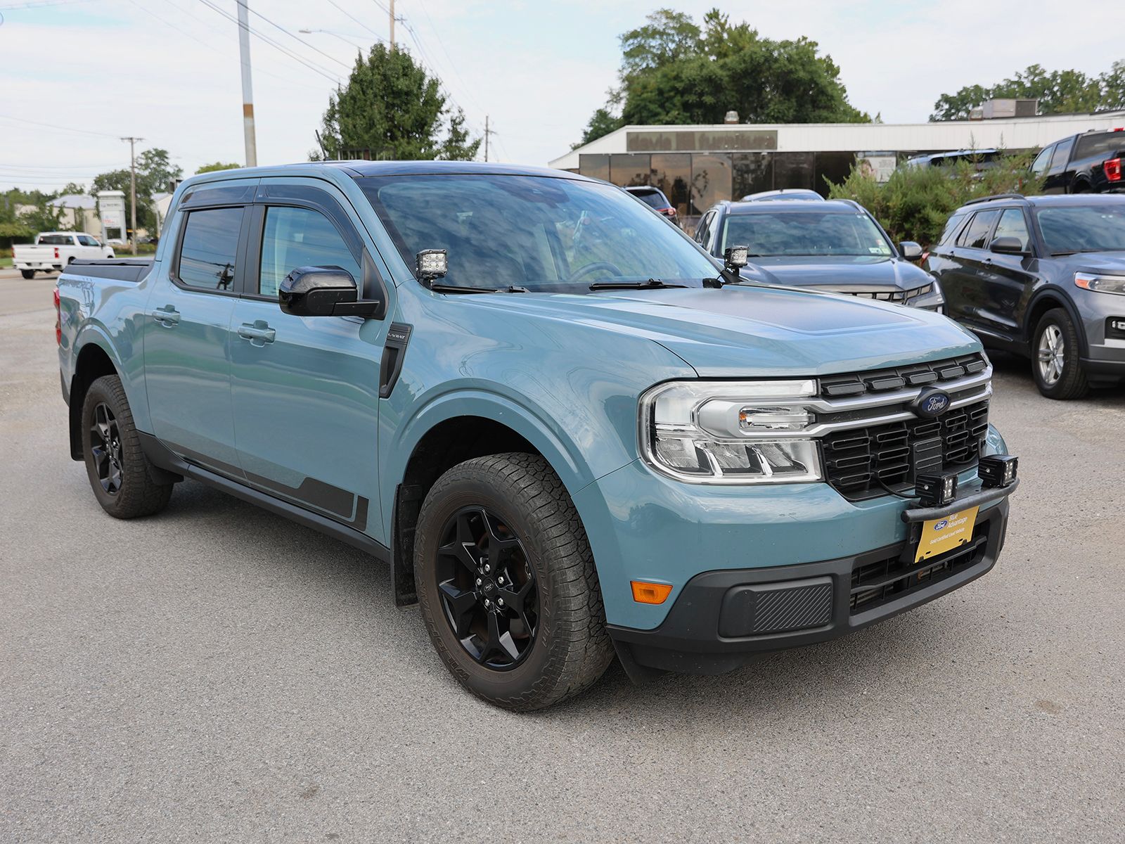 Photo view of 2022 Ford Maverick in Green